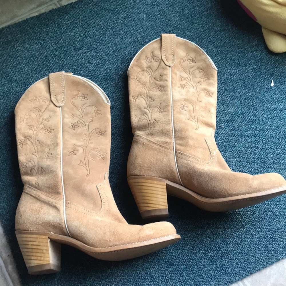 Women’s cowboy boots